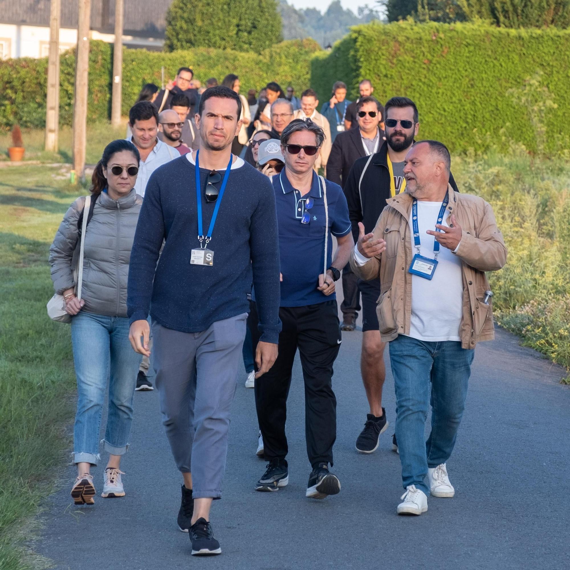 Ministros de América Latina recorren un tramo del Camino de Santiago