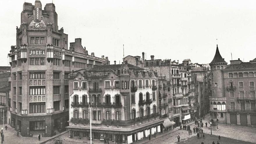 L&#039;edifici de can Jorba, la plaça de Sant Domènec i el carrer del Born