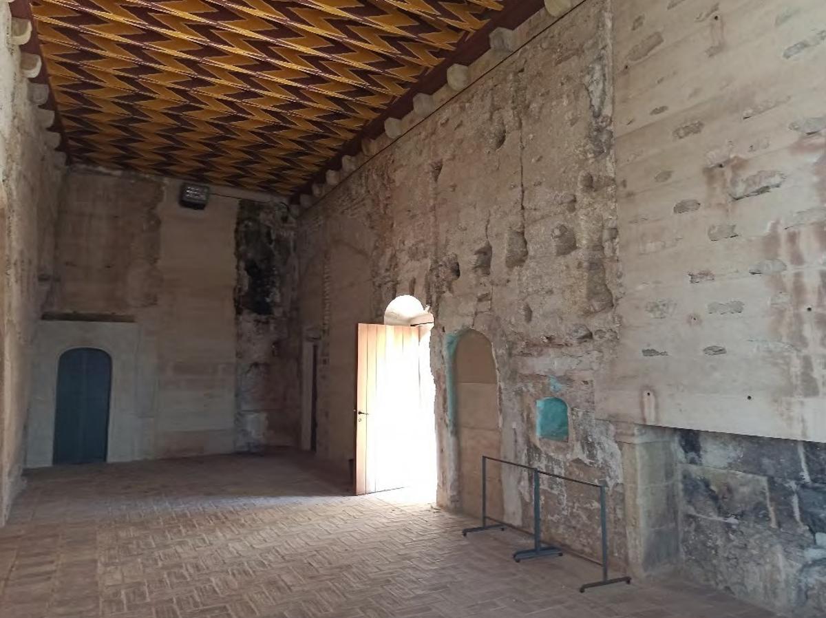 Una de las salas de la primera planta del Castell-Palau de Llutxent que será rehabilitada.