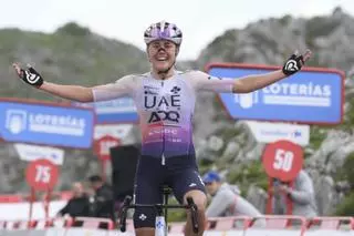 EN IMÁGENES: Paula Blasi hace historia en el Angliru y conquista la Vuelta a España