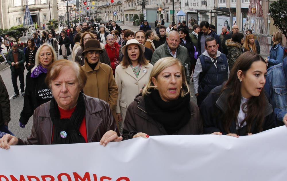 Vigo sale a la calle para clamar contra la violencia machista // R. Grobas