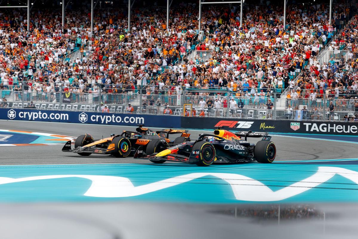 01 VERSTAPPEN Max (nld), Red Bull Racing RB21, action and 81 PIASTRI Oscar (aus), McLaren F1 Team MCL39, action during the Formula 1 Crypto.com Miami Grand Prix 2025, 6th round of the 2025 FIA Formula One World Championship from May 2 to 4, 2025 on the Miami International Autodrome, in Miami Gardens, Florida, United States of America - Photo DPPI AFP7 04/05/2025 ONLY FOR USE IN SPAIN. Eric Alonso / DPPI / AFP7 / Europa Press;f1;formula 1;FORMULE 1;MIAMI GRAND PRIX;Motorsport;Sport;UNITED STATES OF AMERICA;USA;F1 - MIAMI GRAND PRIX 2025;