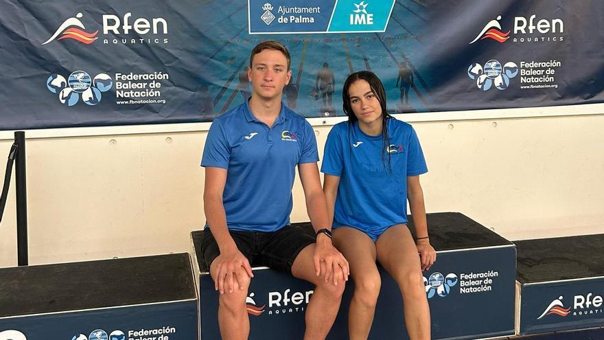 Guillem y Andrea, del CN Xàtiva, en el Campeonato de España de natación.