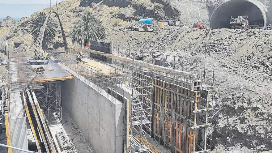 Canarias se ve obligada a gastar 880 millones en carreteras en cinco años