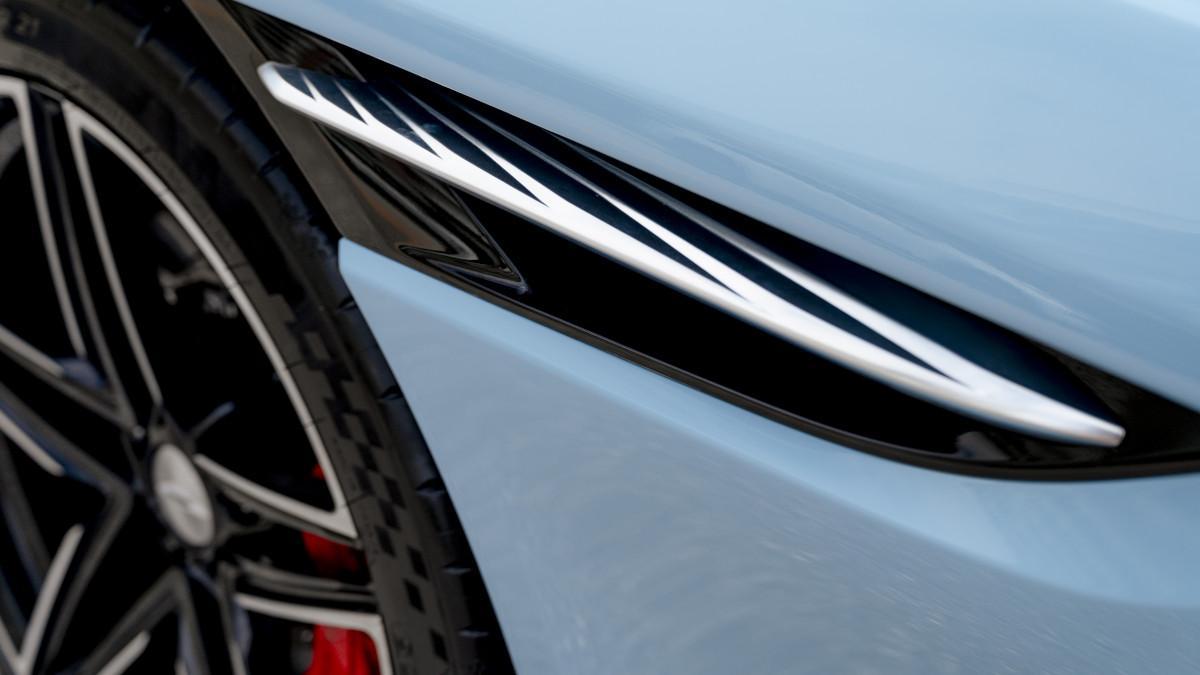 Aston Martin DB12 Volante Palm Beach Edition