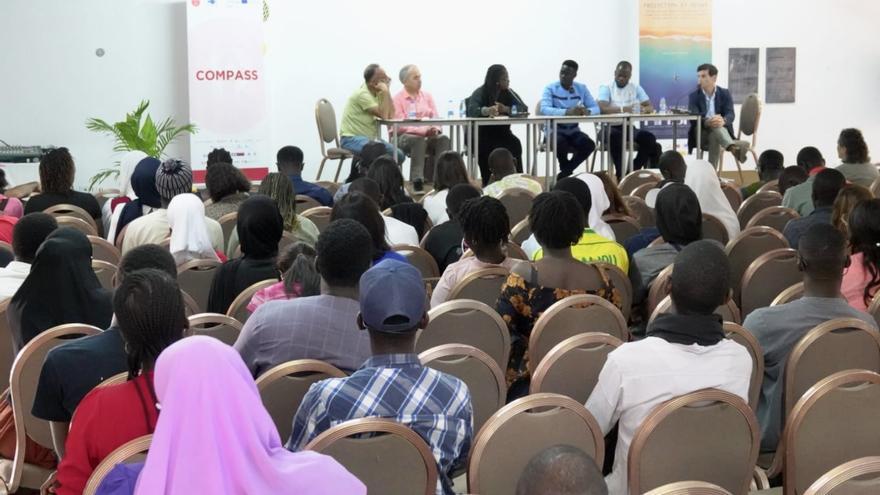 Un periodismo para soñar en casa: debate sobre las migraciones en la universidad de Dakar