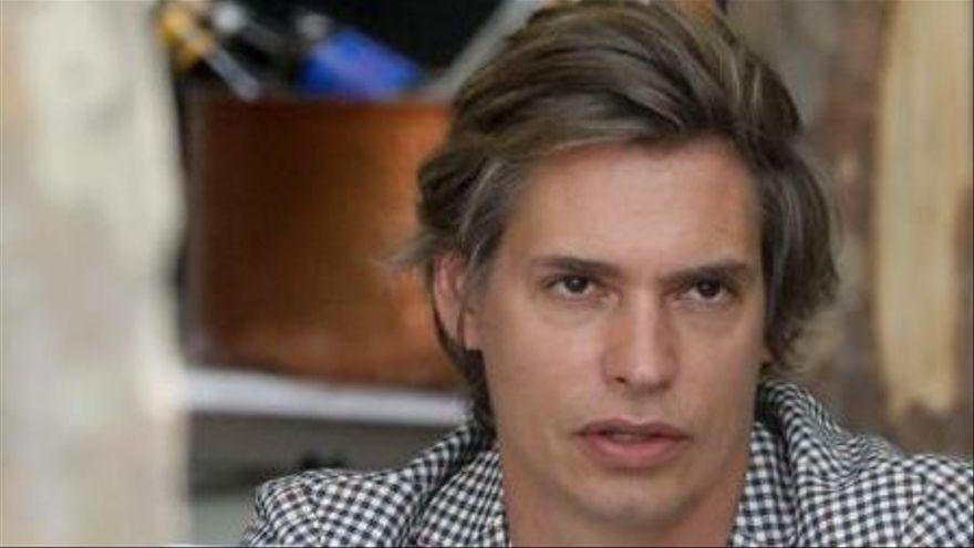 Carlos Baute confiesa el infierno que está viviendo con una fan: &quot;Va al colegio de los niños&quot;