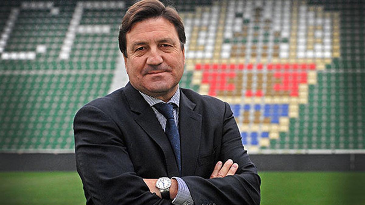 El presidente del Elche, José Sepulcre, en el estadio Manuel Martínez Valero