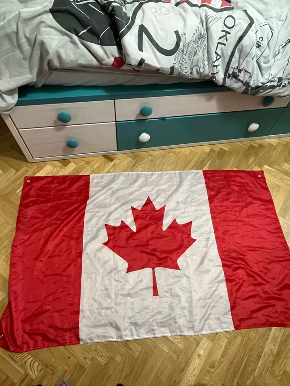 Bandera de Canadá puesta a la venta