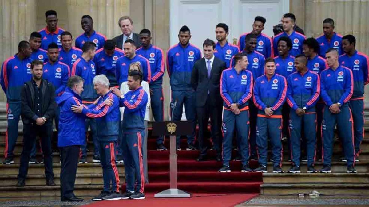 Yerry Mina y la selección fueron recibidos por el presidente Santos