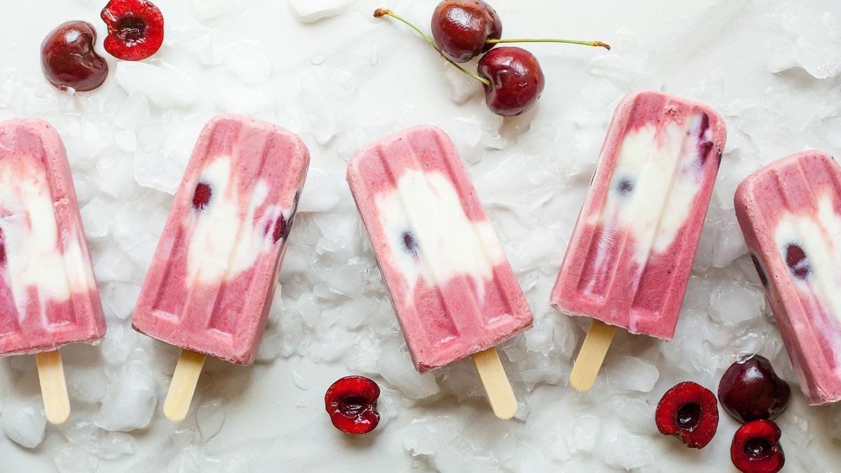 Dos bolas de helado o un polo contienen 25 gramos de azúcar.