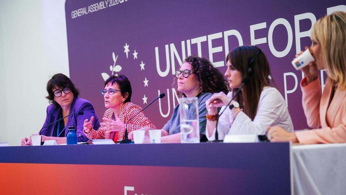 Una imagen de la mesa de ponencias de la asamblea europea celebrada en Gandia