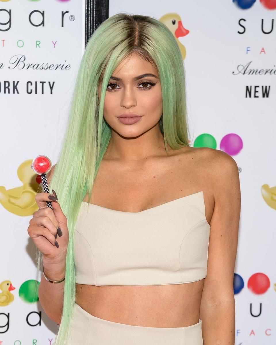 kylie jenner pañuelo louis vuitton