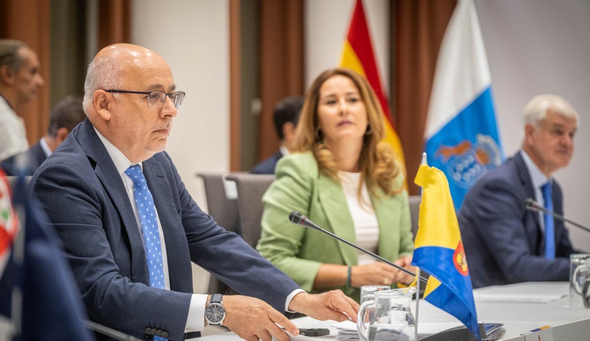 Los presidentes de los cabildos de Gran Canaria, Fuerteventura y El Hierro, Antonio Morales, Lola García y Alpidio Armas.