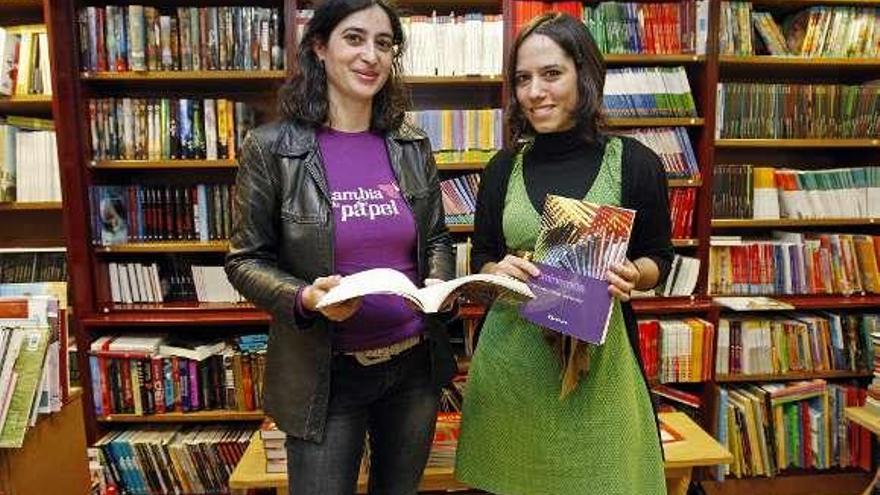 María Reimóndez (izq.) y Olga Castro, ayer en Vigo. // Marta G. Brea