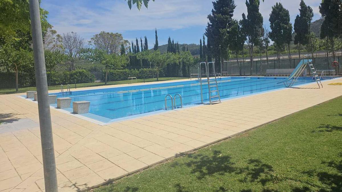 La piscina de Llocnou de Sant Jeroni que también usan los vecinos de Almiserà