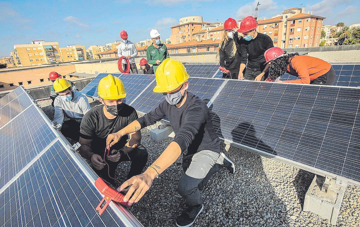 La emergencia energética obliga a acelerar los proyectos de instalación de renovables.