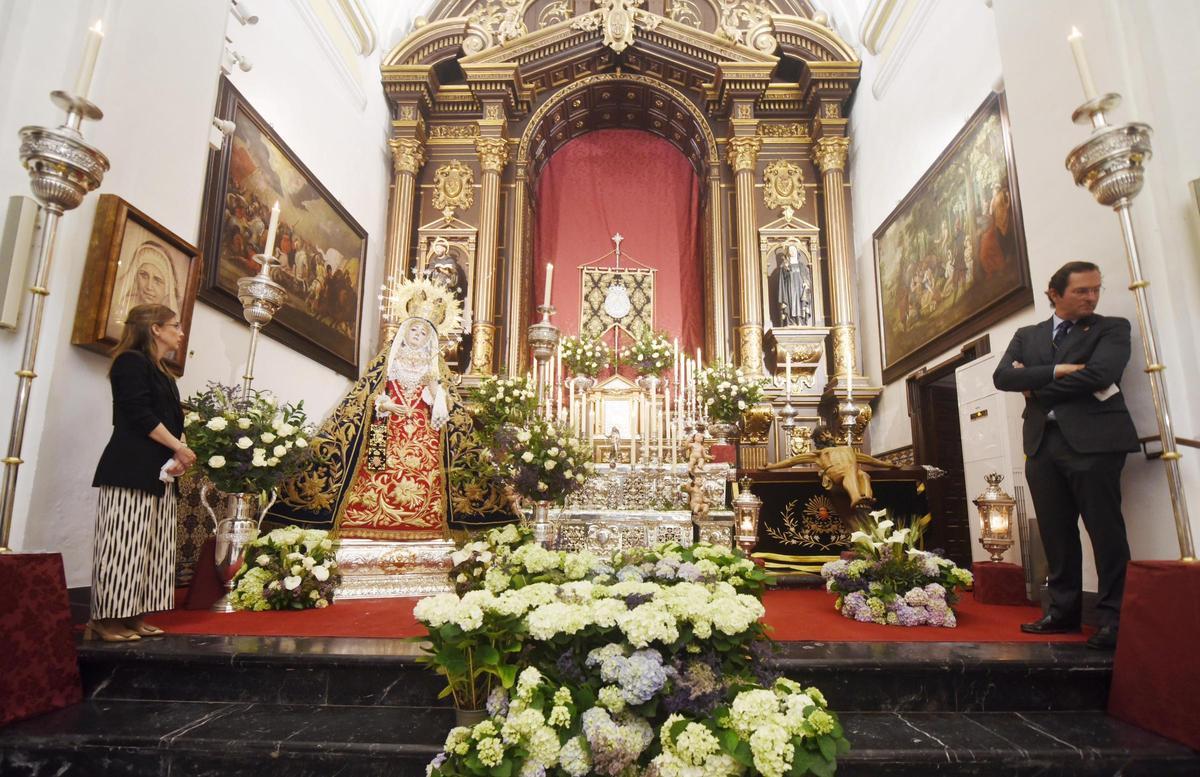 Los Dolores y la Clemencia, expuestos en besamanos en Capuchinos.