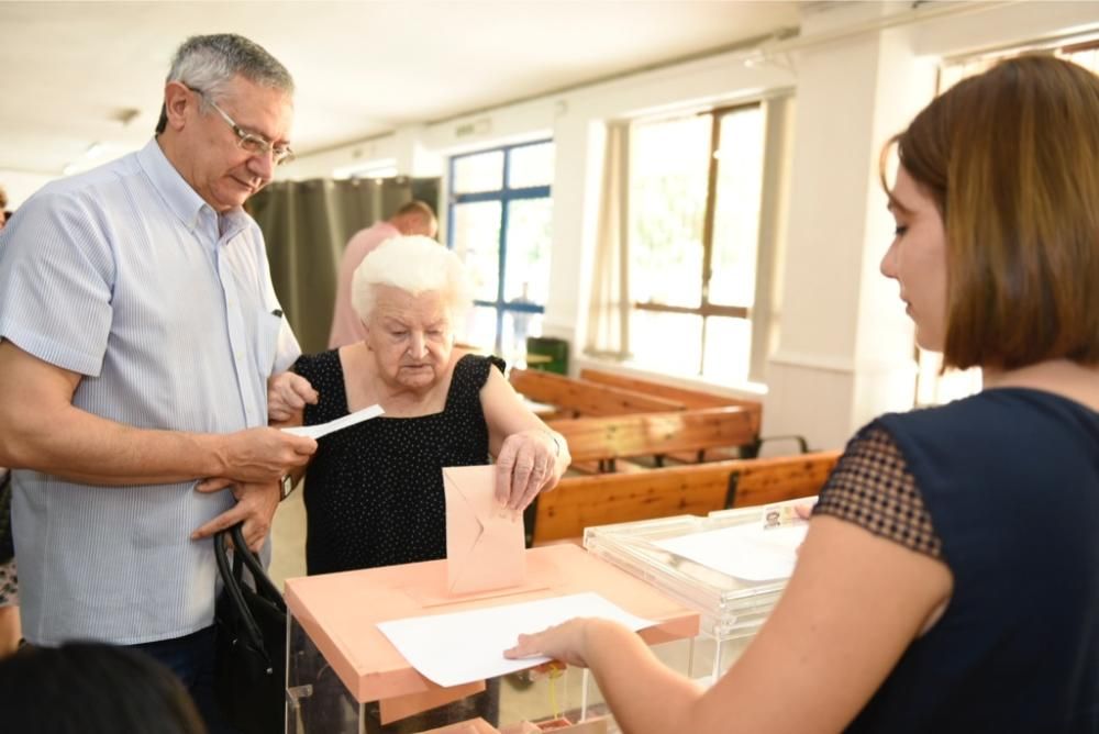 Elecciones Generales: Ambiente en los colegios de