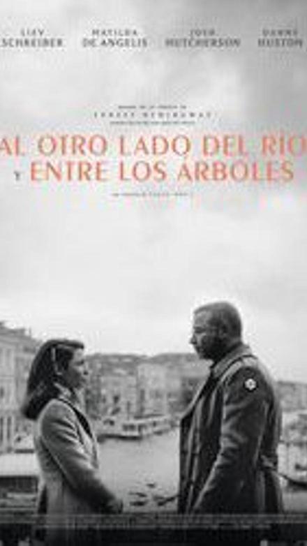 Al otro lado del río y entre los árboles