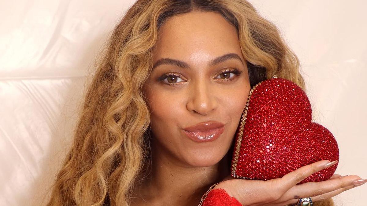 Beyoncé con look en rojo por San Valentín