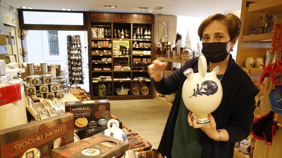 El impacto de la pandemia en las tiendas de souvenirs de Gijón