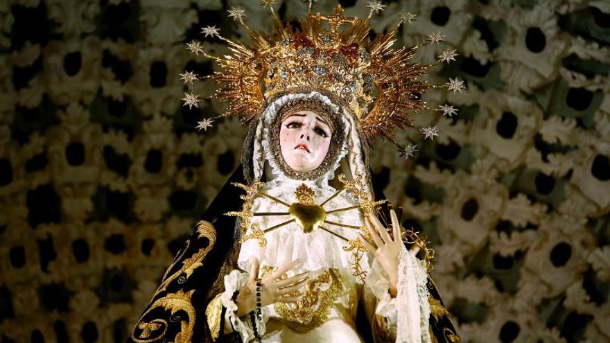 Virgen de los Dolores: La hermandad se fundó en 1717 en el antiguo hospital de San Jacinto, hoy iglesia del mismo nombre en la Plaza de Capuchinos.