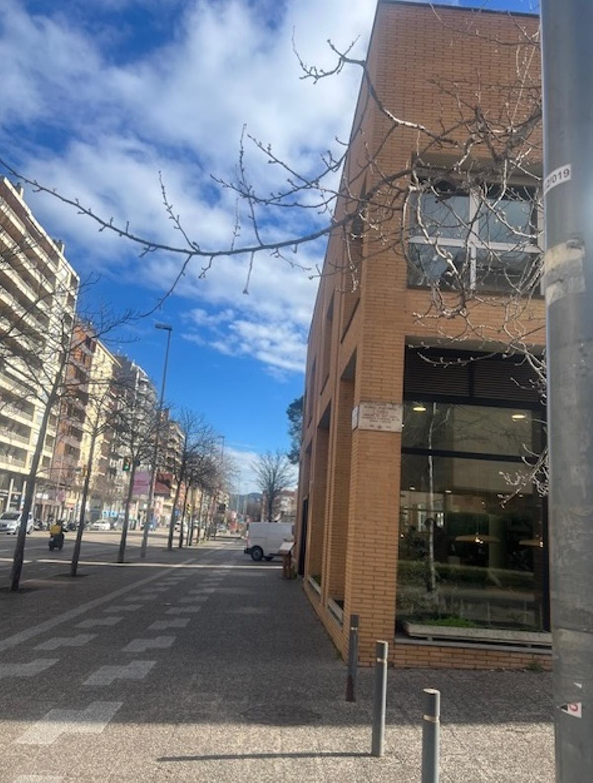 El local, vist des d'un lateral.