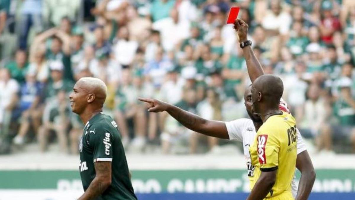 Deyverson fue expulsado en la derrota de su equipo en el clásico paulista