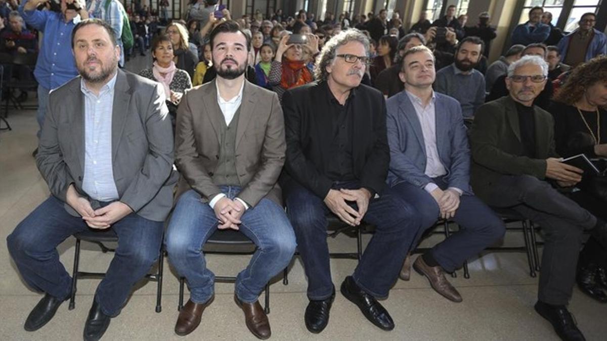 Oriol Junqueras, Gabriel Rufián, Joan Tardà y Santiago Vidal, este domingo, durante la presentación de los candidatos de ERC a las elecciones generales del 20-D.