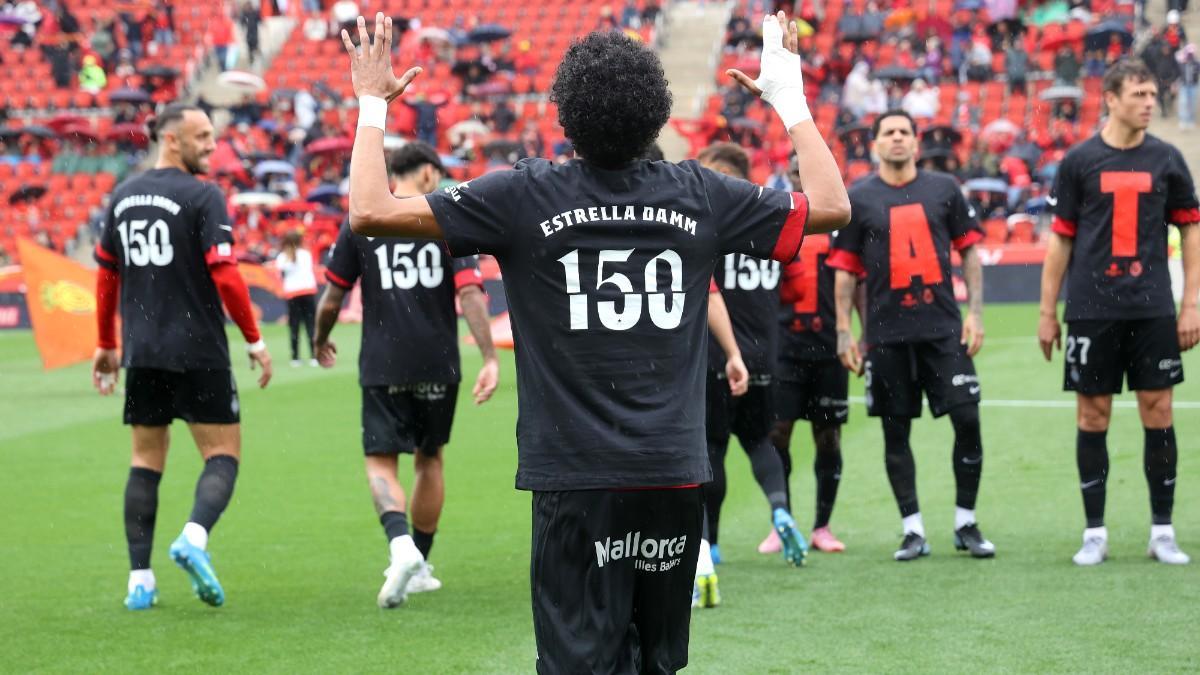 El RCD Mallorca felicita a Estrella Damm por su 150 Aniversario