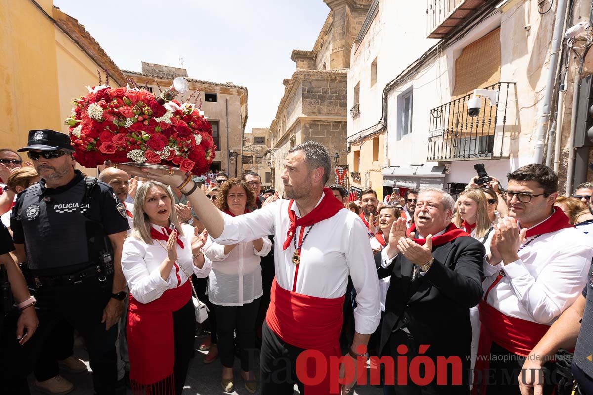 Bandeja de flores y ritual de la bendición del vino en las Fiestas de Caravaca