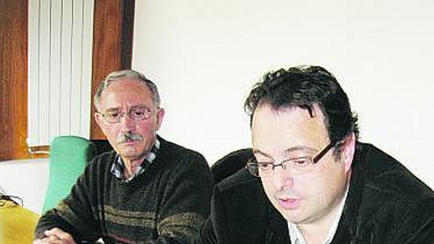 Valeriano León, con Jorge Cuervo, de «Berrón 77».
