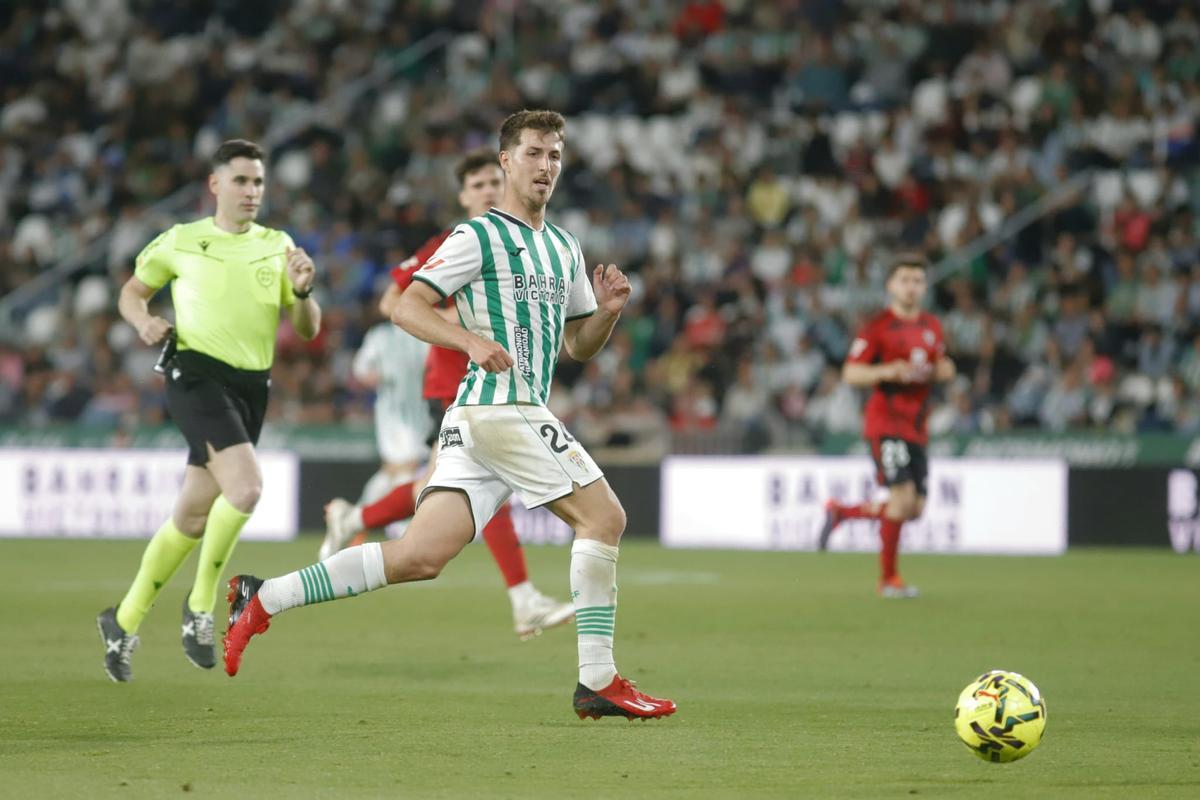 Pedro Ortiz en el transcurso del partido Córdoba CF-CD Mirandés.