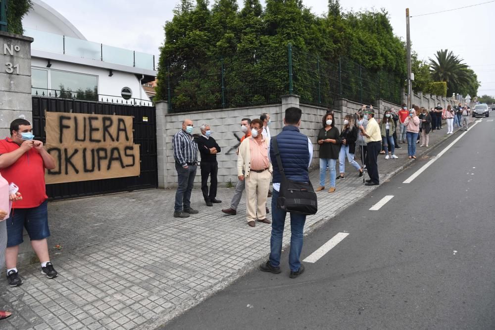 Concentración en A Zapateira por un chalé okupado