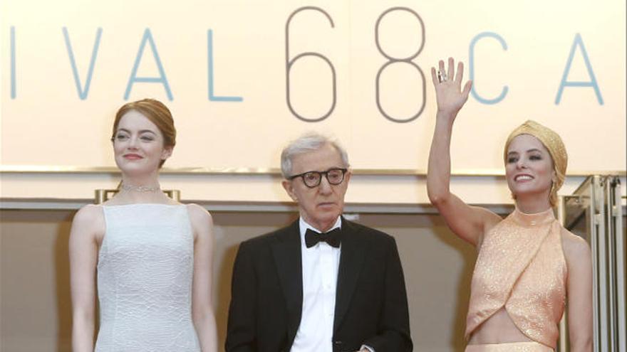 Woody Allen, con las protagonistas de &#039;Irrational Man&#039;.