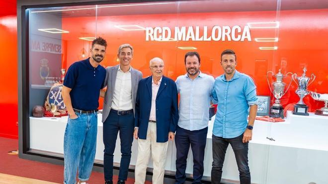 La Hermandad de los Alfonsinos celebra su cena anual en el Estadi Mallorca Son Moix