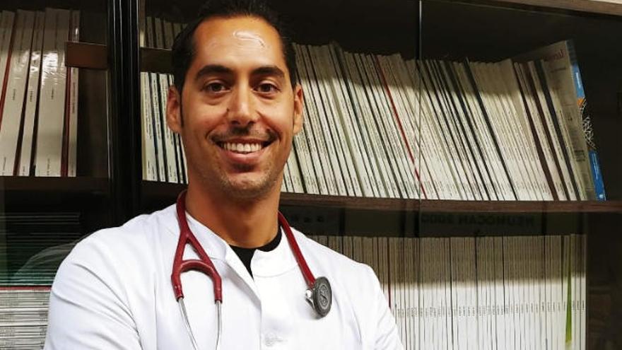 El Doctor Carlos Cabrera, neumólogo del Hospital Universitario de Gran Canaria Doctor Negrín.