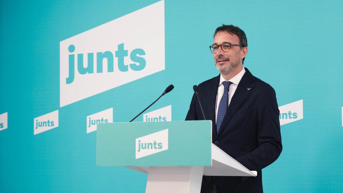 El portavoz de Junts, Josep Rius, en rueda de prensa