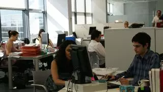 El 42% se siente solo en el trabajo... pero muchos lo eligen: esto dice la psicología