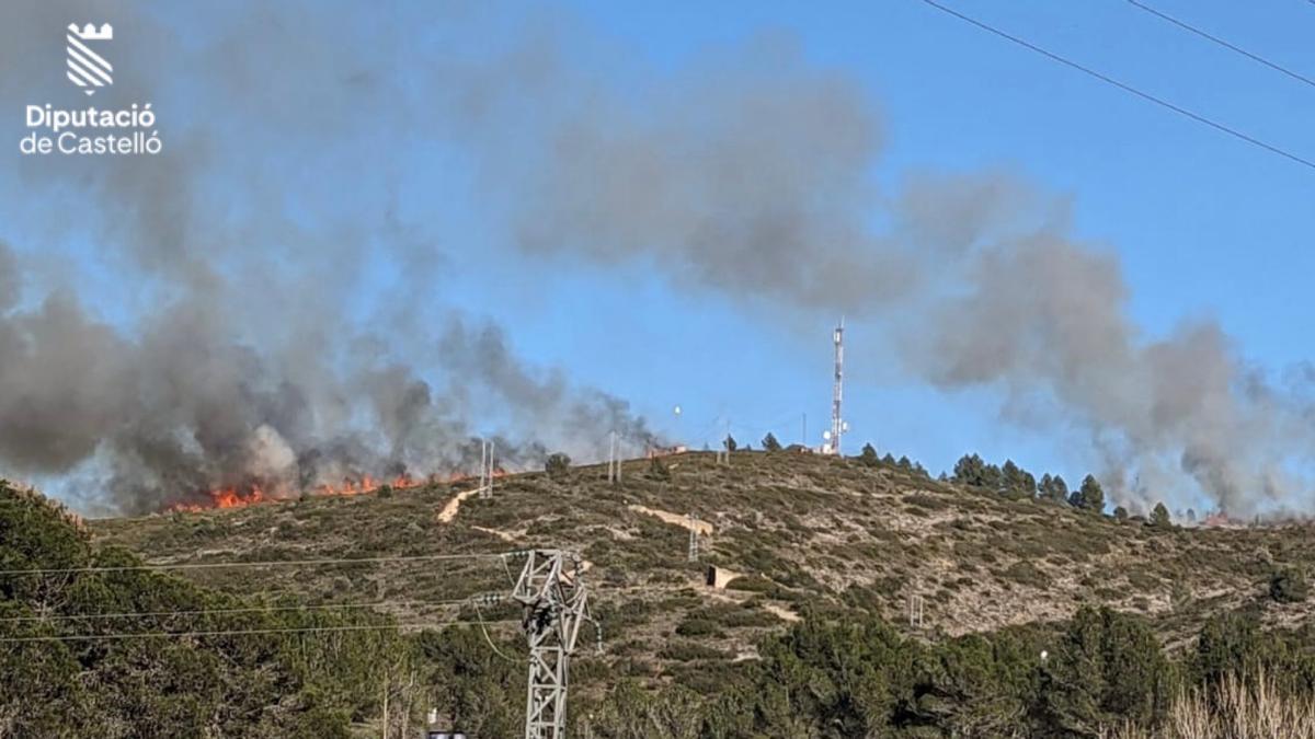 Imagen del incendio en Les Coves.