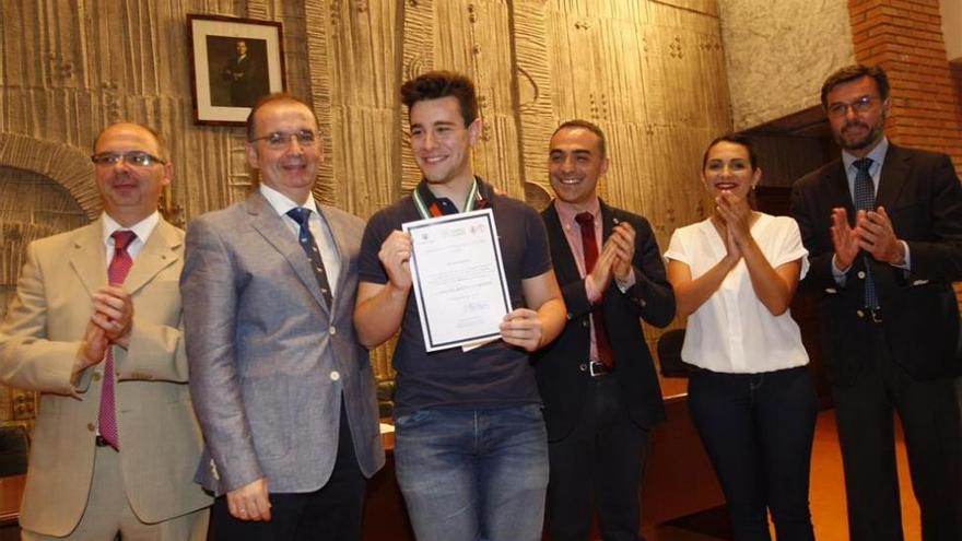 El cordobés Miguel Benítez, ganador del primer premio de la Olimpiada de Economía