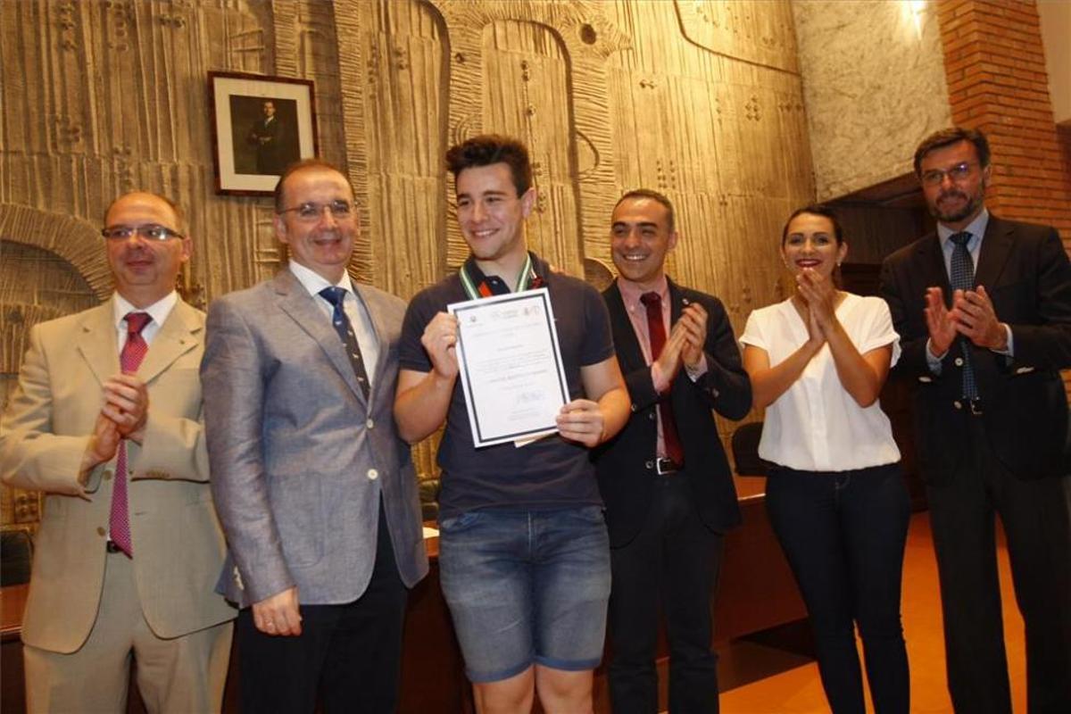El cordobés Miguel Benítez, ganador del primer premio de la Olimpiada de Economía