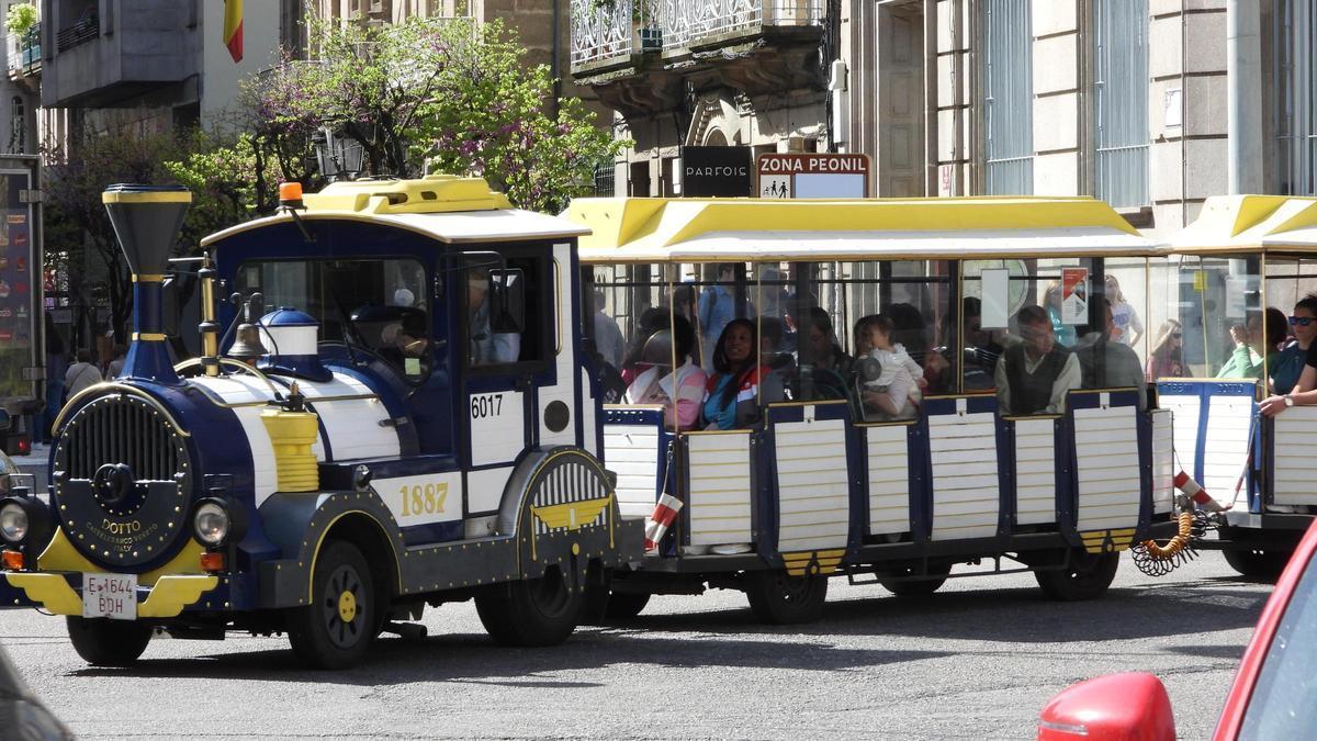 El tren turístico cuando su recorrido todavía llegaba hasta las termas.