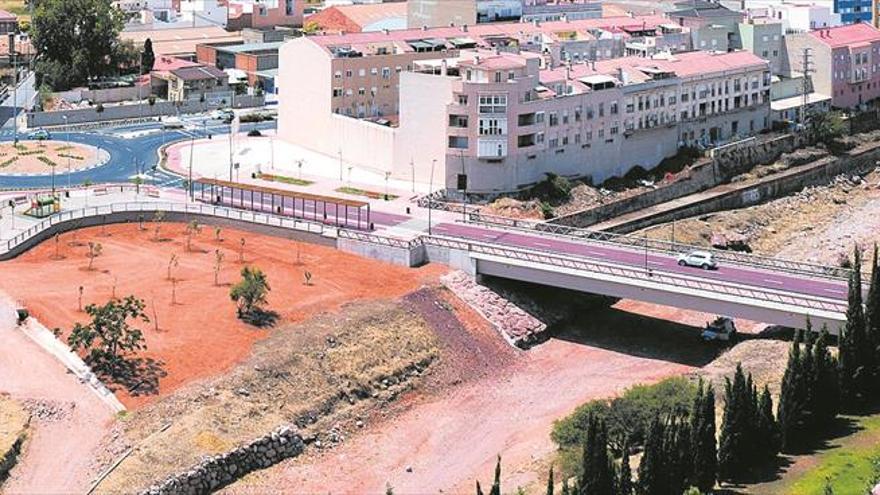 Castelló ‘cose’ su zona oeste con el nuevo puente de acceso urbano sobre el río Seco