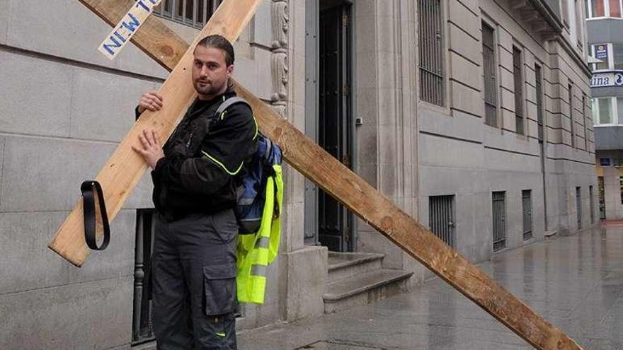 Agostini, en una protesta en 2011 para defender su inocencia.