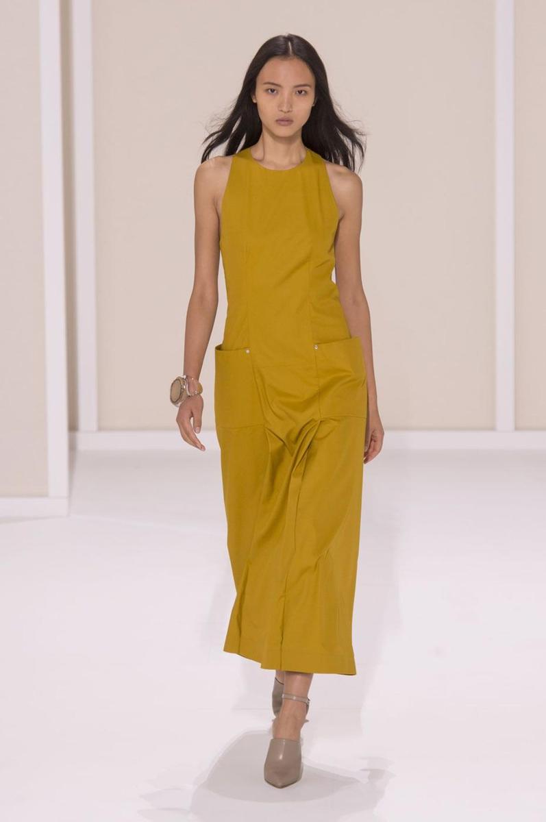 PFW: Hermès Primavera/Verano 2016, vestido mostaza