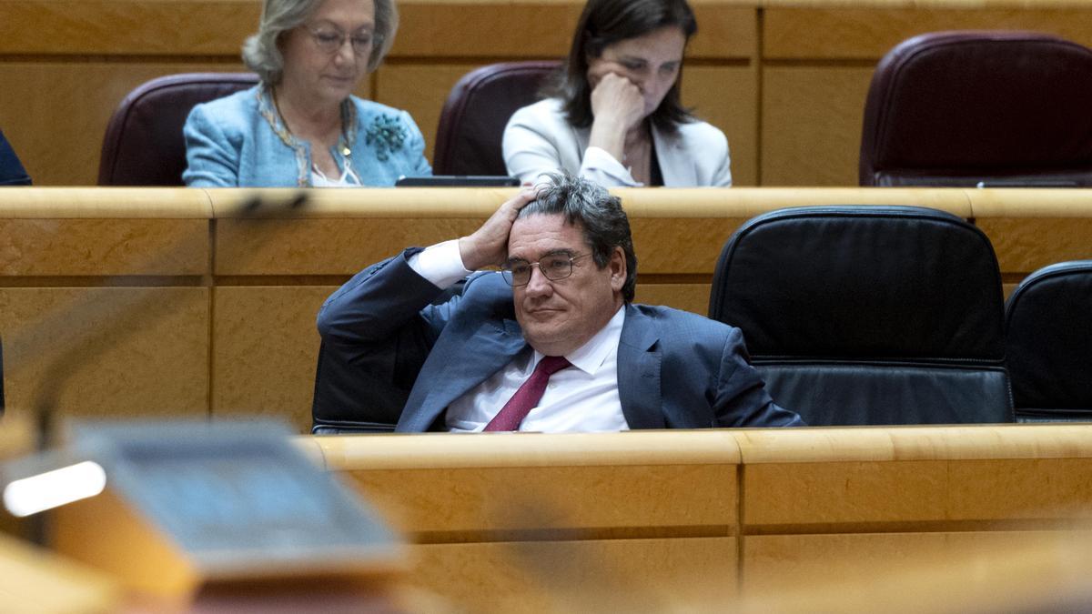 El ministro de Inclusión, Seguridad Social y Migraciones, José Luis Escrivá, en una sesión de control al Gobierno en el Senado, a 24 de mayo de 2022, Madrid (España).