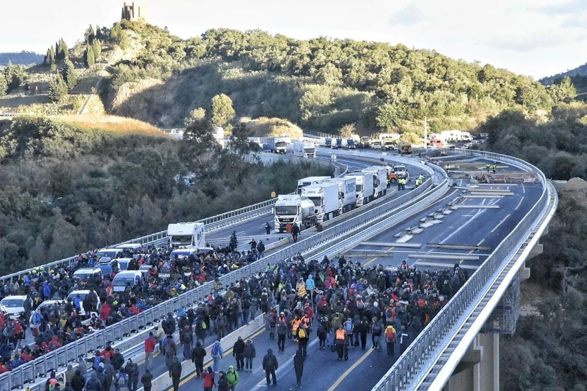 Desalojo de manifestantes en La Jonquera