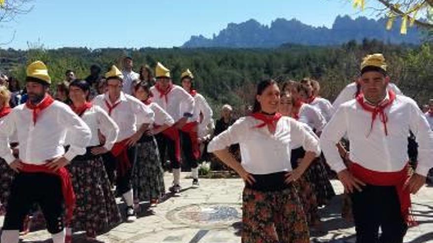 La Colla dels Quintos de Sant Salvador va portar barretines grogues